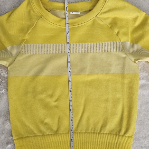 NEW Fabletics Yellow Seamless Cropped Top Size XS Activewear Colorblock Athletic - Picture 7 of 8